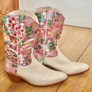MOMO Selina Embroidered Western Boots